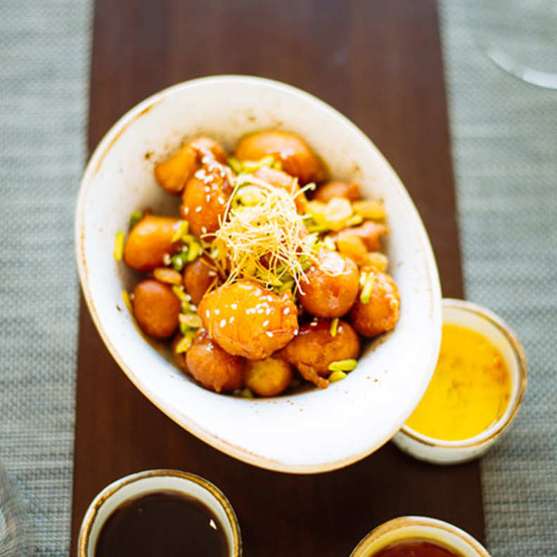 تذوقوا اللقيمات في هذه المطاعم في دبي