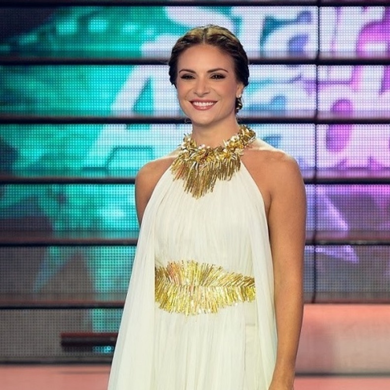 هيلدا خليفة بإطلالة إغريقية فاتنة