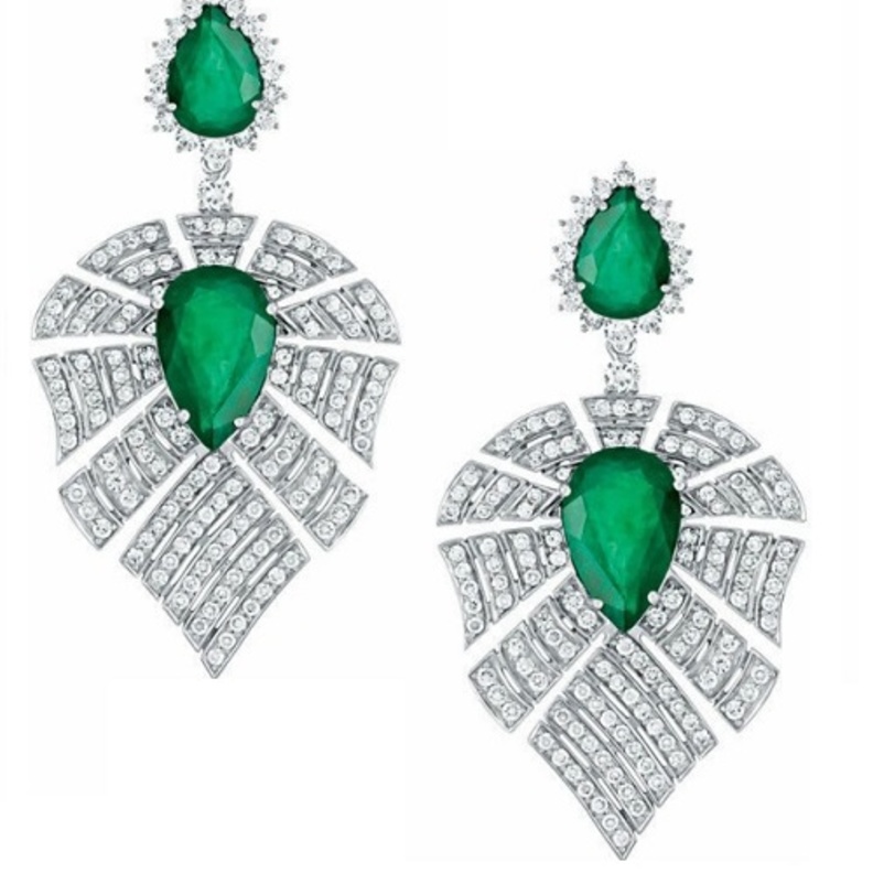 اقراط الماس و زمردة من تصميم Hueb