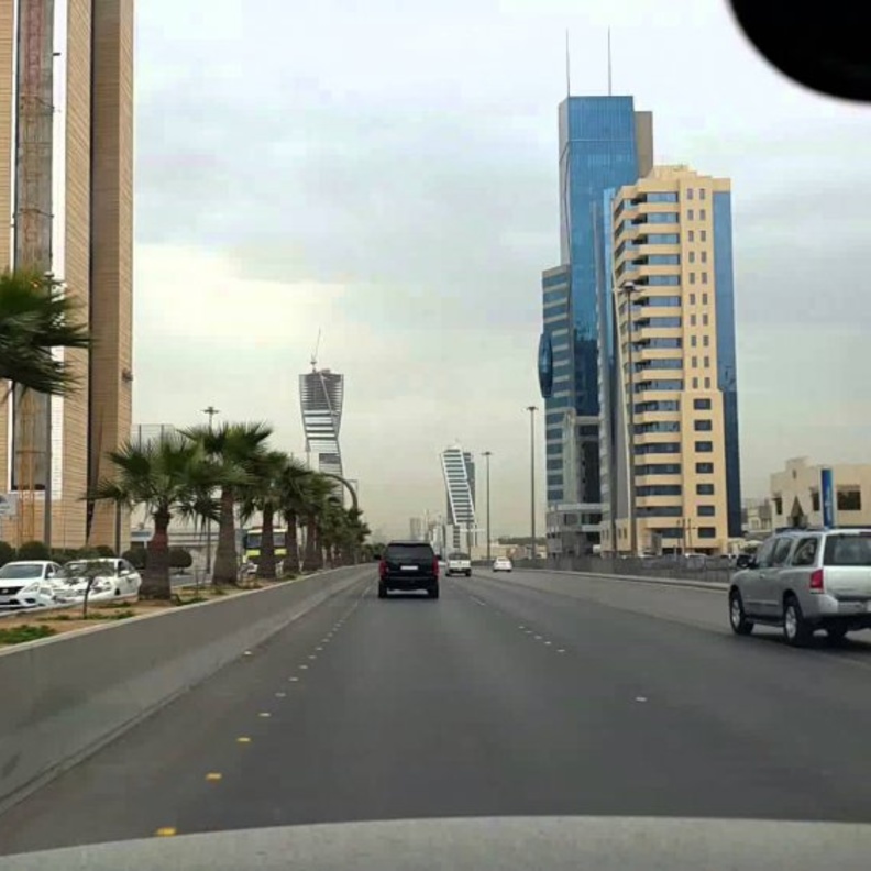 مرور الرياض أعلن عن إغلاق جزئي لطريق الملك فهد بالرياض لمدة 6 أيام