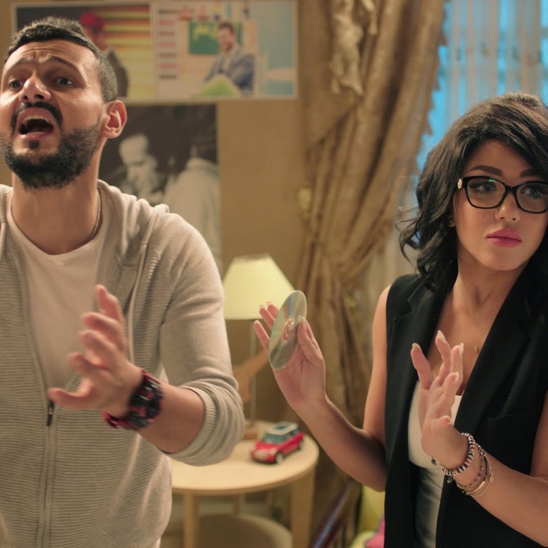 قرر الترويج للفيلم على طريقته