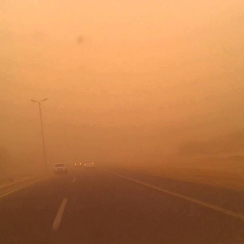 بالفيديو: عاصفة ترابية تضرب طائرة ركاب سعودية