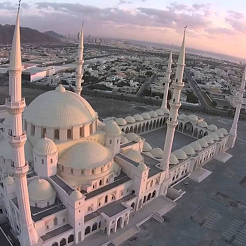 افتتاح "مسجد الشيخ زايد" بالفجيرة في رمضان