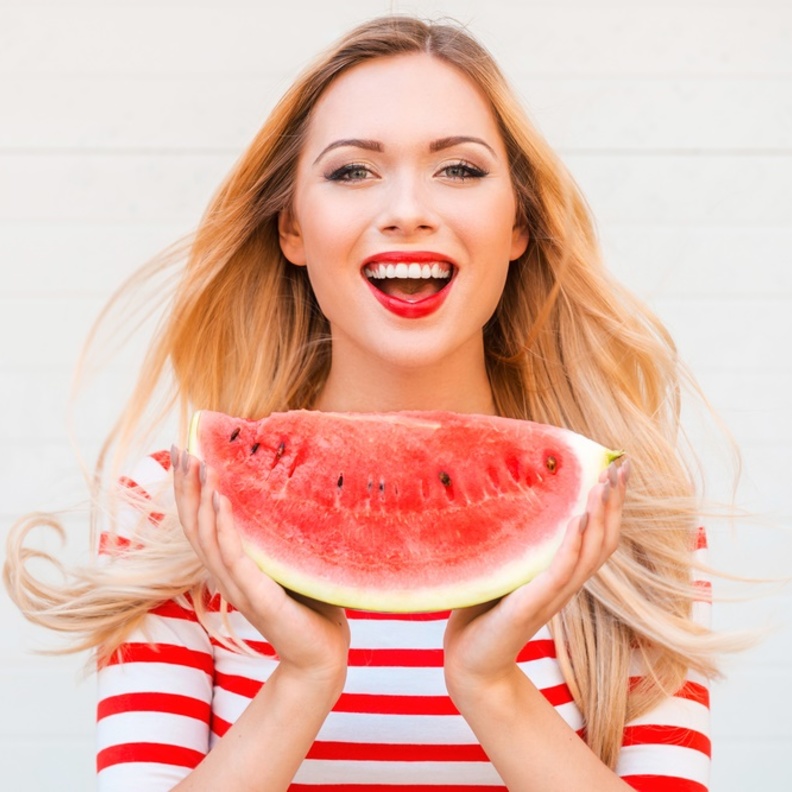 ينصح الخبراء بتناول البطيخ خلال رمضان لاحتوائه على الماء