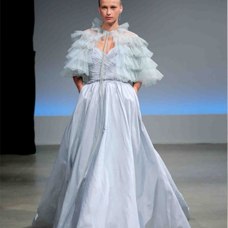 فستان زفاف باللون الازرق من Isabelle Armstrong