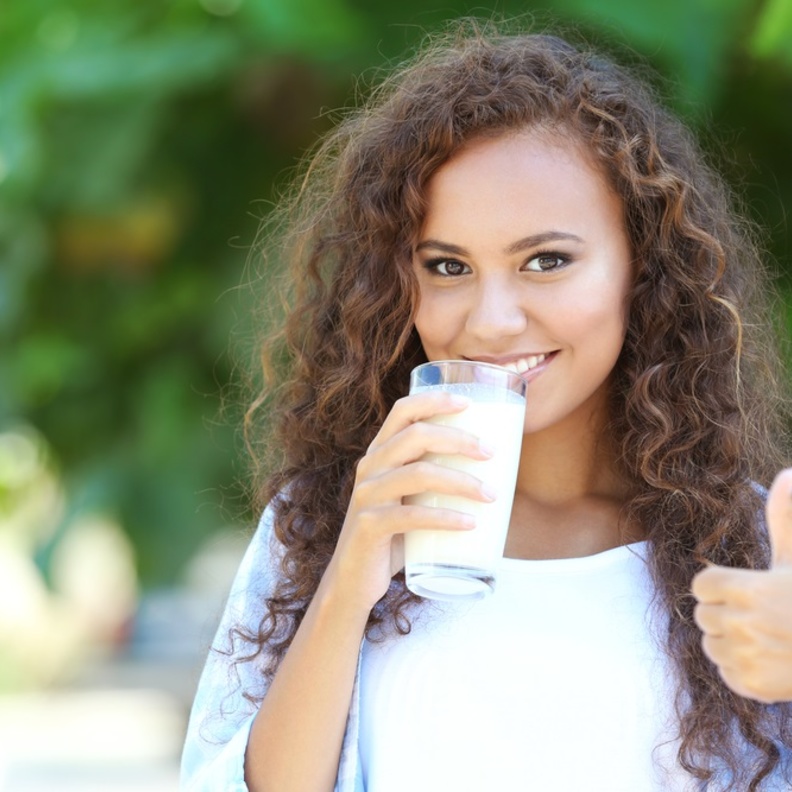 فوائد شرب الحليب في الفطور والسحور على الصحة في رمضان