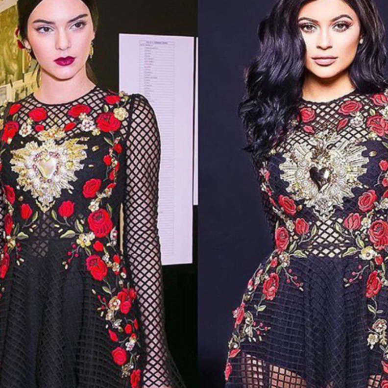 كيندال جينر kendall Jenner وكايلي جينر Kylie Jenner مشعان بنقشات الورود