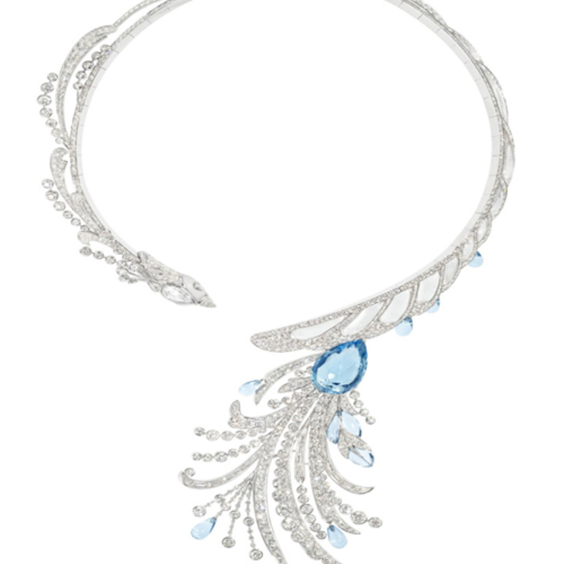 قلادة بوشرون من وحي ريشات الطاووس