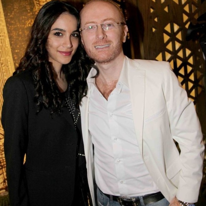 مصطفى الخاني مع زوجته