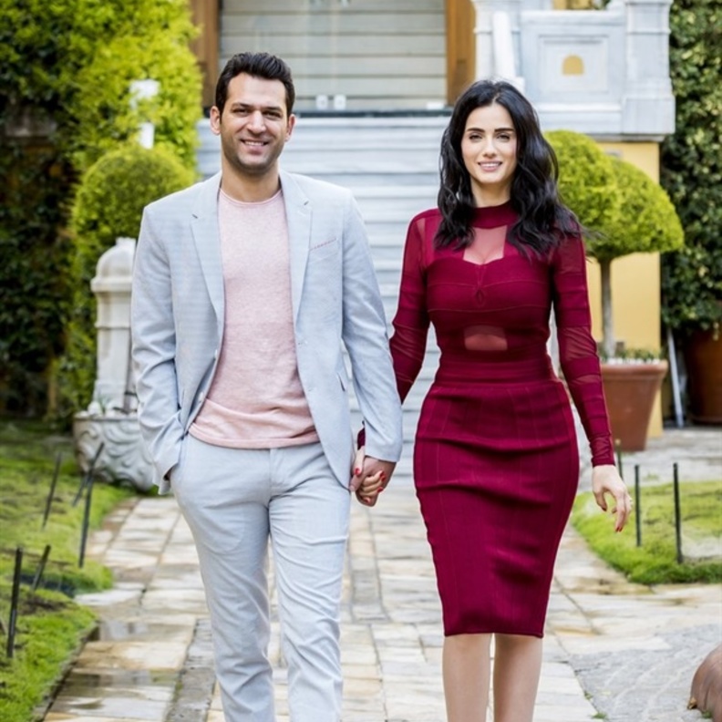 مراد يلدريم وزوجته