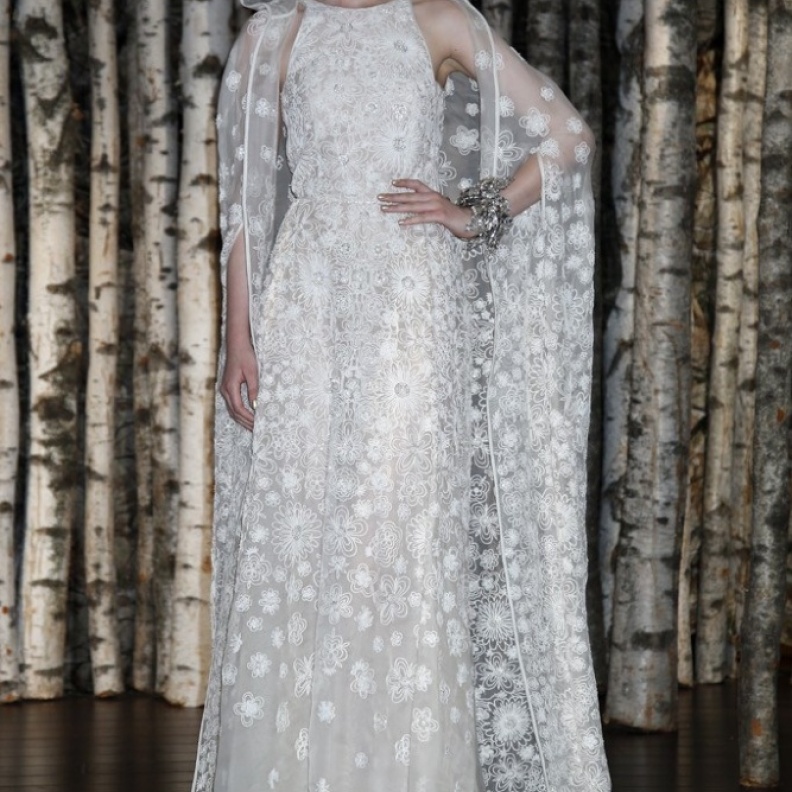 لعاشقة التطريزات الجريئة... إليك فساتين زفاف نعيم خان