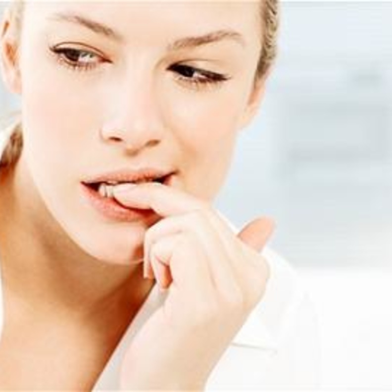 قاضمو الأظافر بريئون من الأمراض النفسية