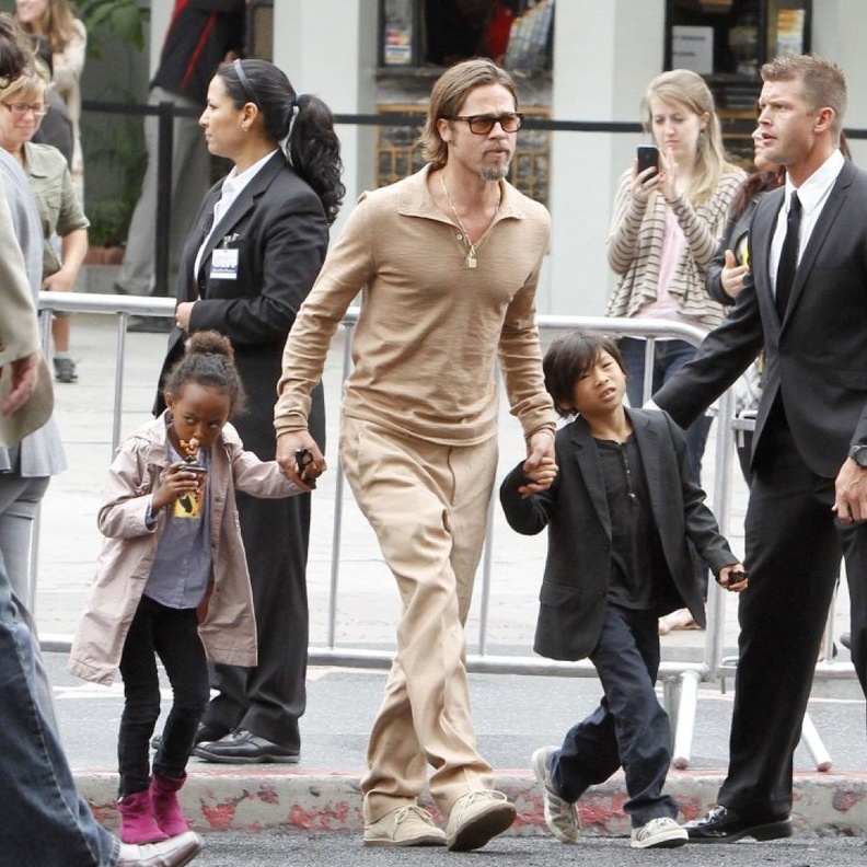 براد بيت  وأطفاله