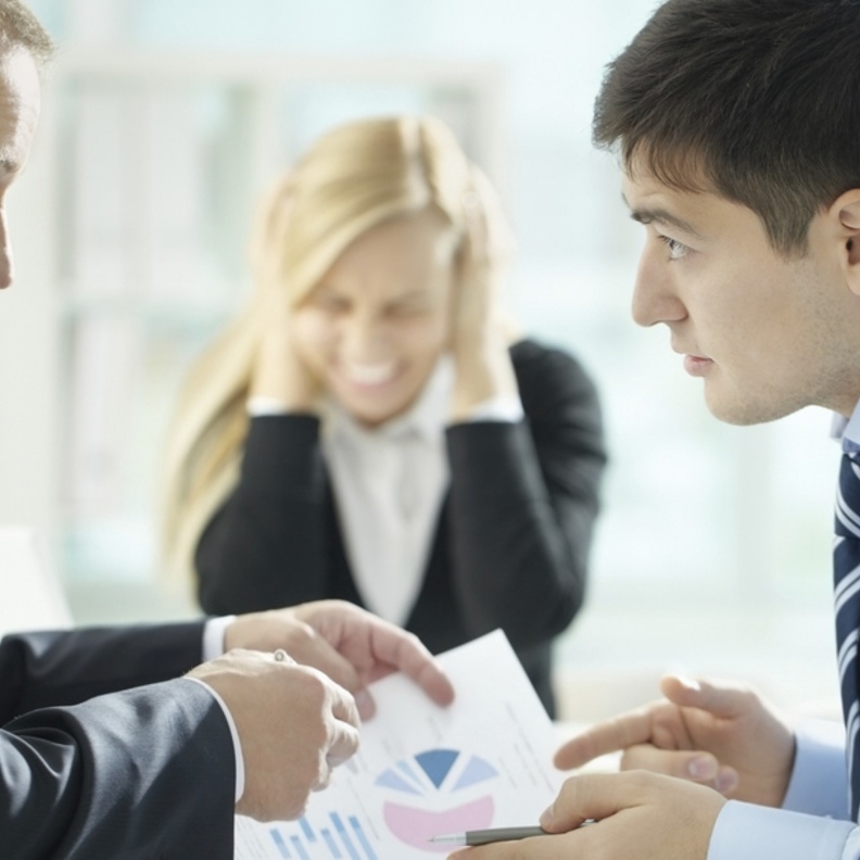 كيف تتعامل مع زميل عمل غير محتمل؟