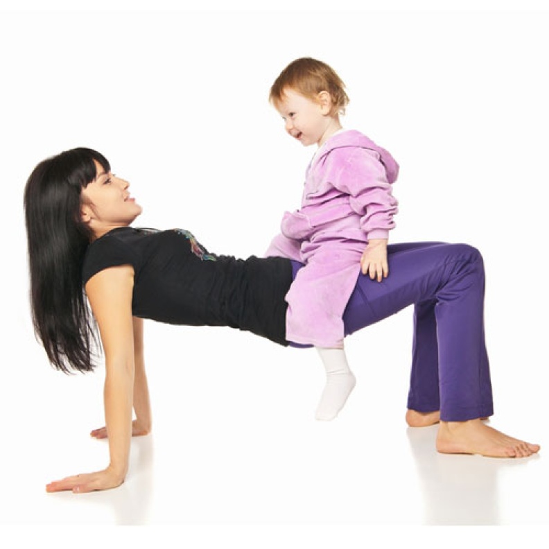 حافظي على لياقتك ومارسي التمارين مع طفلتك