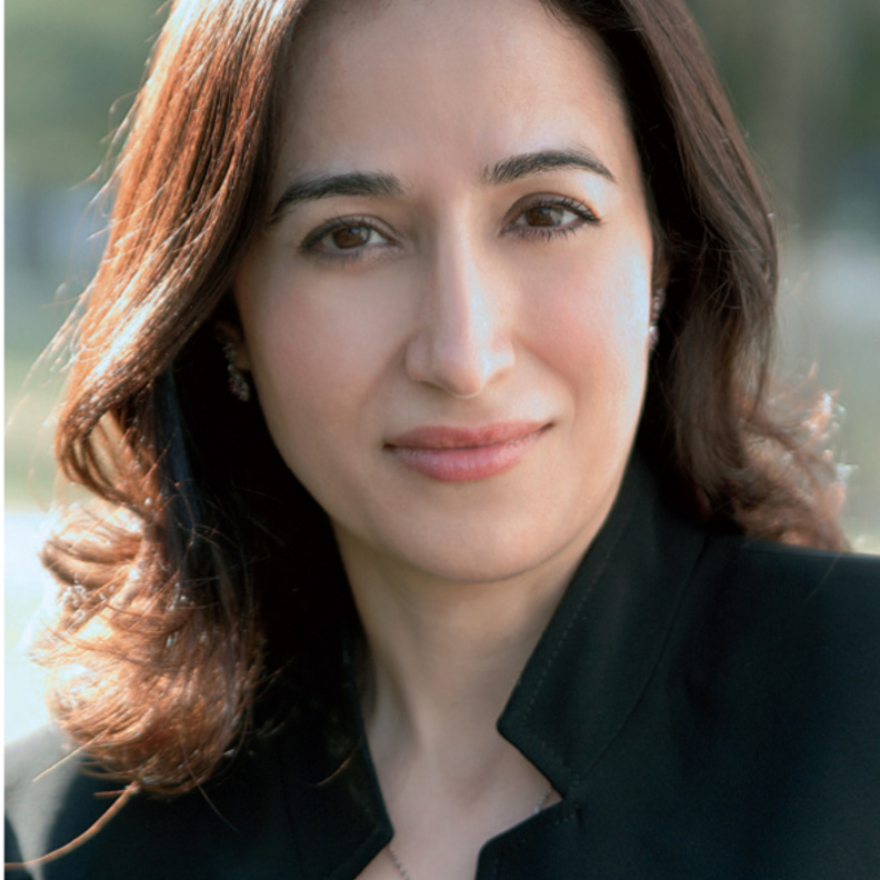 غلاف العدد الجديد من مجلة "هي" ليوليو - أغسطس