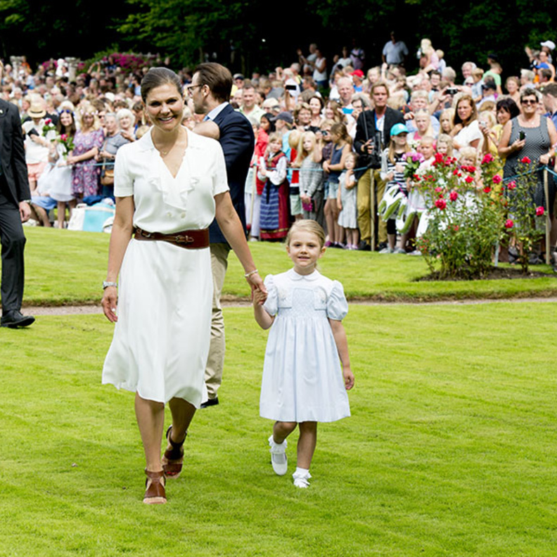 الاميرة فيكتوريا ارتدت فستانا ابيض