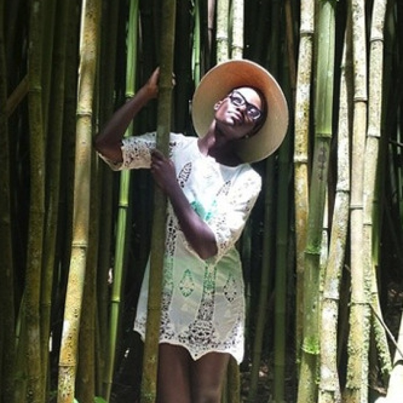 Lupita Nyong في رحلة استكشاف بين الأدغال