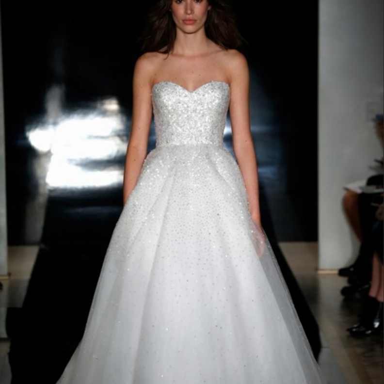 مجموعة فساتين اعراس ريم عكرا Reem Acra الساحرة لربيع 2017