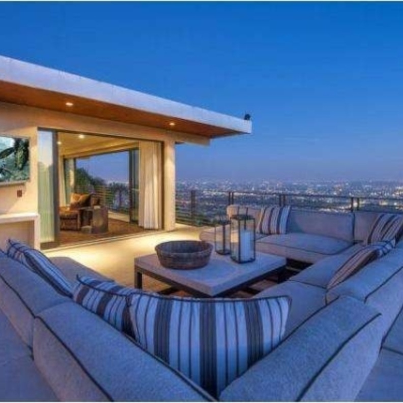 صديق كيم كارداشيان السابق يبيع منزله بـ5.5 مليون دولار