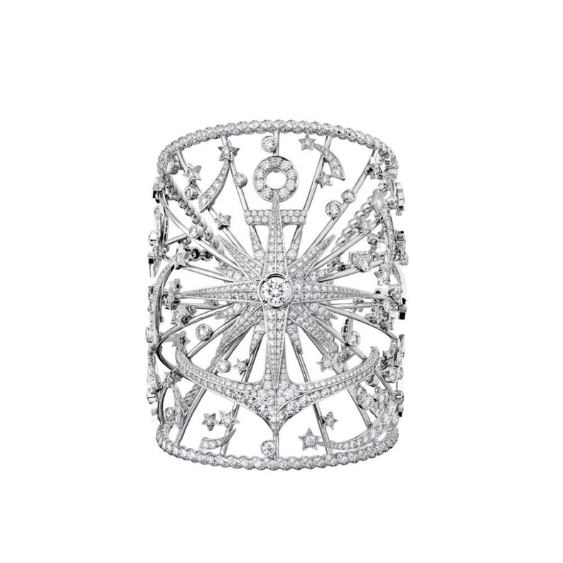 أقراط جاكوب آند كو من الذهب الأبيض والماس