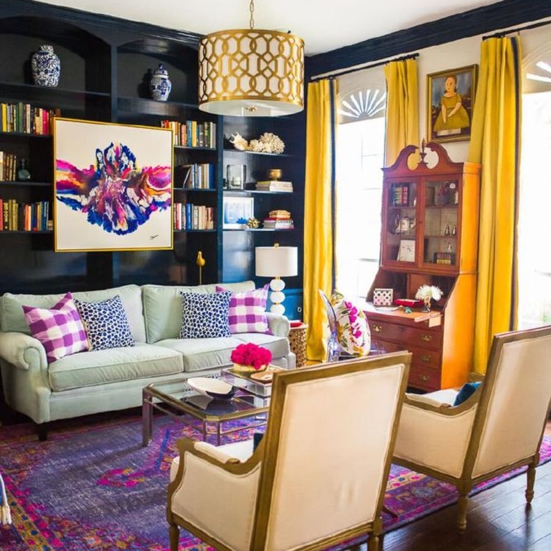 ديكور غرفة جلوس مودرن بألوان مشرقة