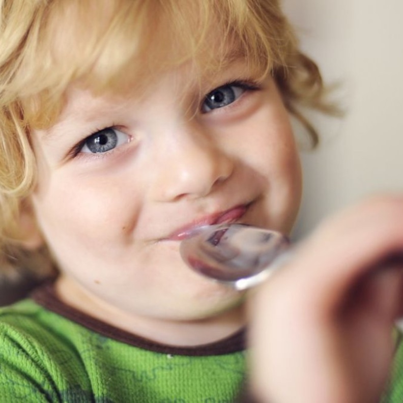 أطعمة تقلل ذكاء الطفل