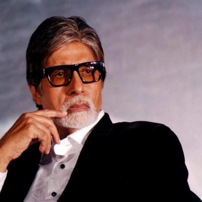 أميتاب باتشان يلمح إلى استمراره في العمل طالما عرضت عليه الأدوار