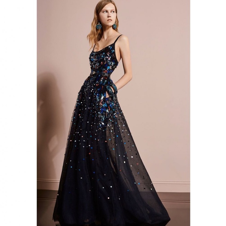 فساتين خطوبة كروز 2018 من تصميم ايلي صعب لاطلالة مرحة و حيوية