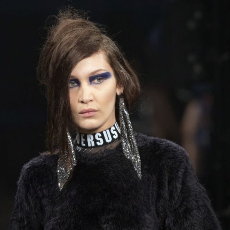 اساسيات المكياج مع رسمات عيون قوية على خطى بيلا حديد Bella Hadid