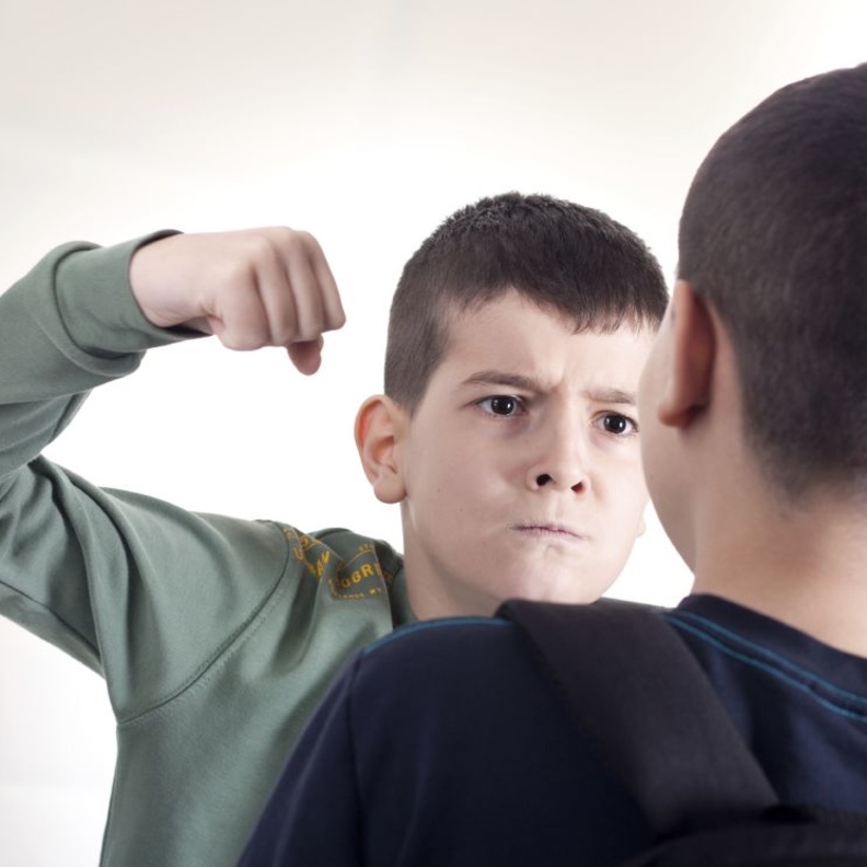 اسباب العنف عند اطفال الطلاق وكيف يمكن التغلب عليه 