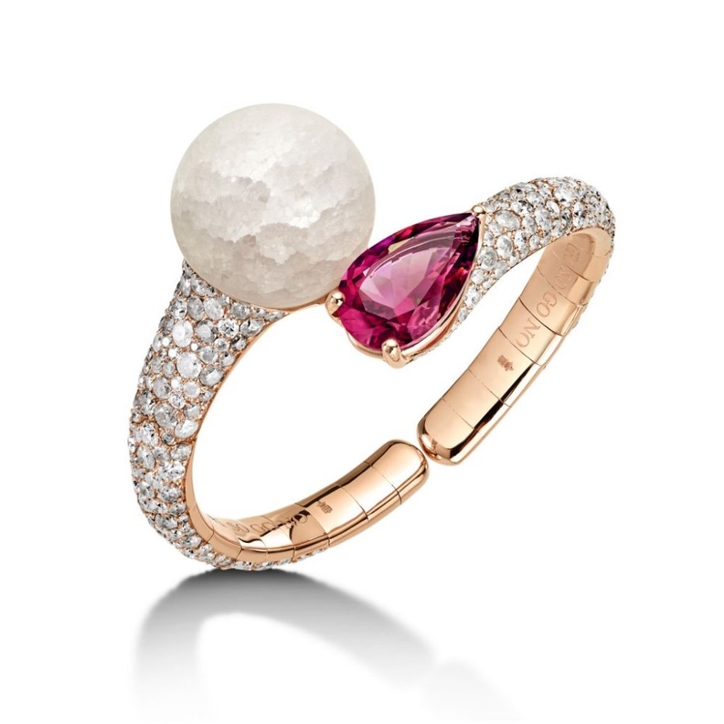 قلادة من شوميه مع العقيق الأبيض