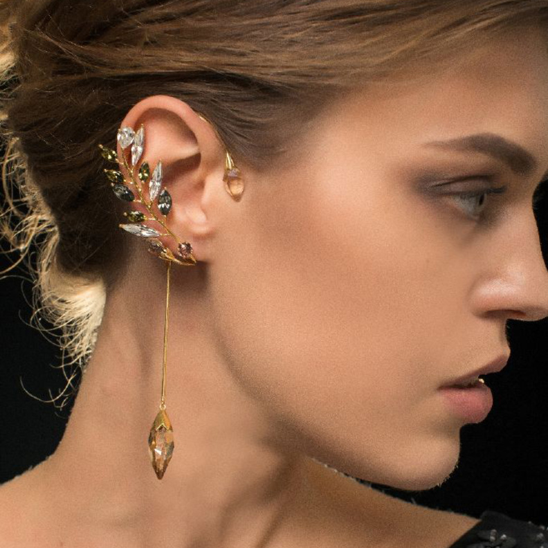 اقراط عصرية و مميزة للعروس مستوحاة للعروس من دار فينيتا مايكل