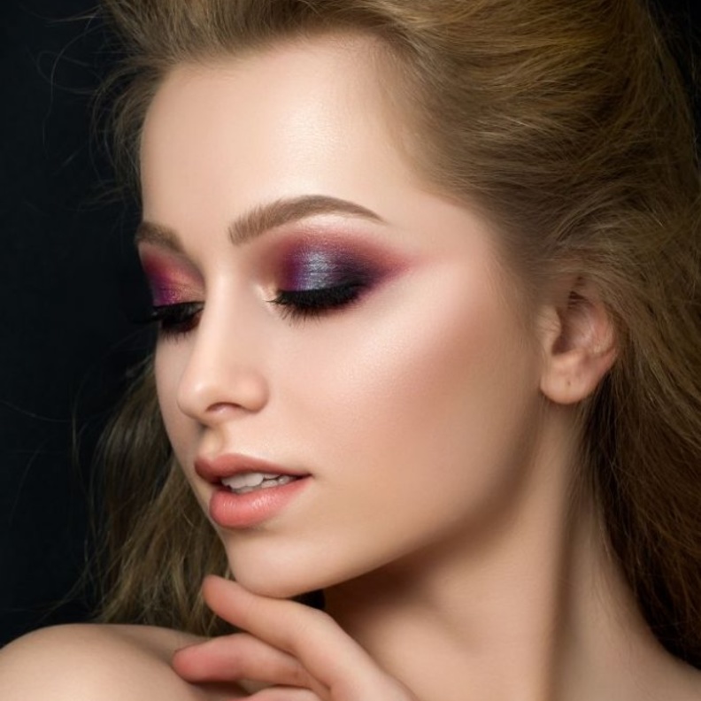 درجات الأزرق للمكياج السموكي الخريفي