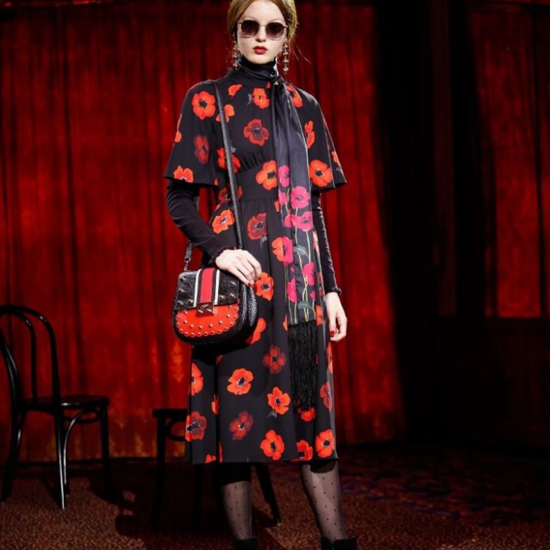 فستان قصير باللون الاسود من كيت سبايد