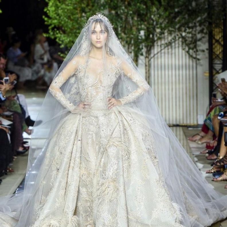 فستان الزفاف الفخم في ختام عرض جورج حبيقة في اسبوع الموضة في باريس لخريف 2018