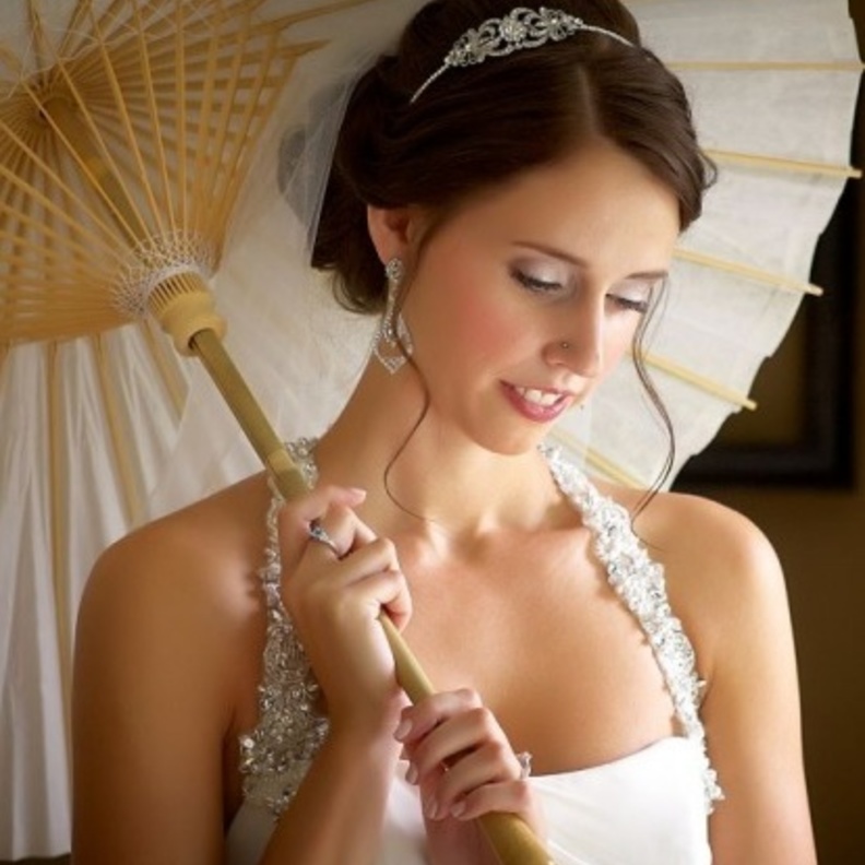 تدللي أيتها العروس بالمظلة!