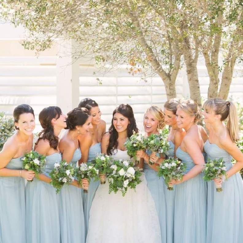 اناقة ملفتة للوصيفات باللون الاخضر 