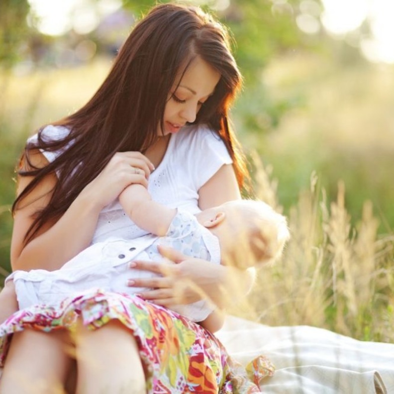 تقلل الرضاعة الطبيعية من اكتئاب وتوتر الام