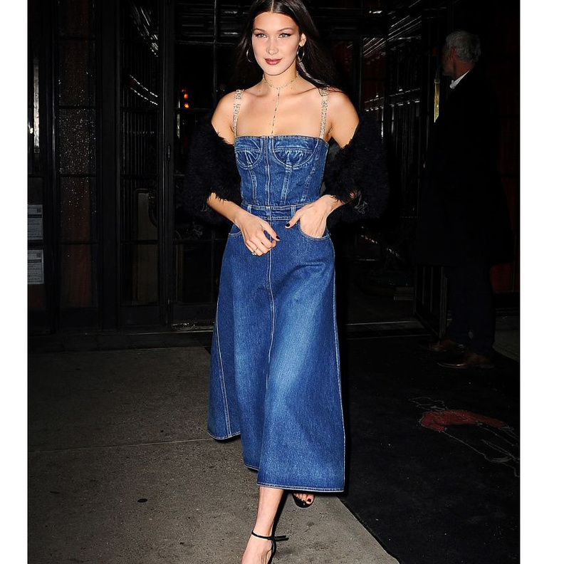 ريهانا بموضة فستان الجينز المتطاير والذي يأتي بقصة غير مستقيمة