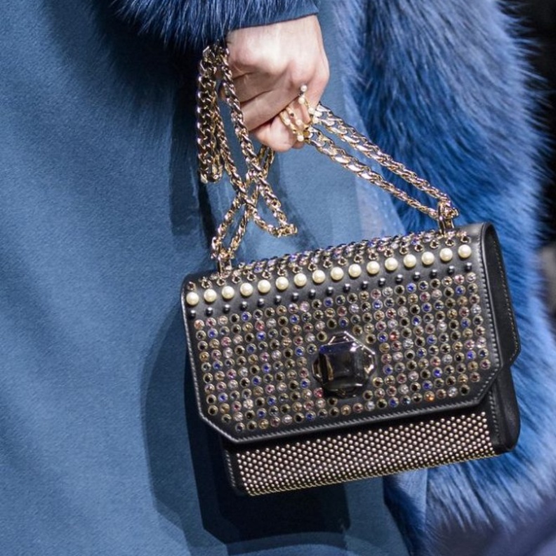 حقيبة كلاتش جلدية من ايلي صعب