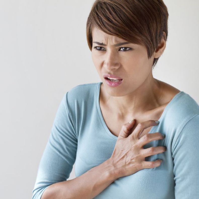 الذبحة الصدرية تسبب ألم في الصدر.