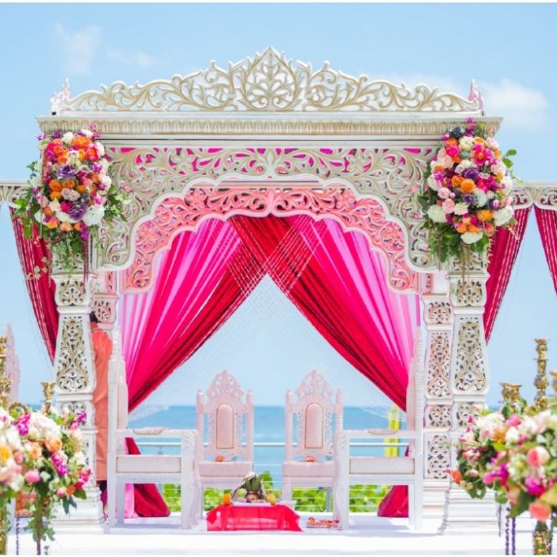 زينة وردية اللون