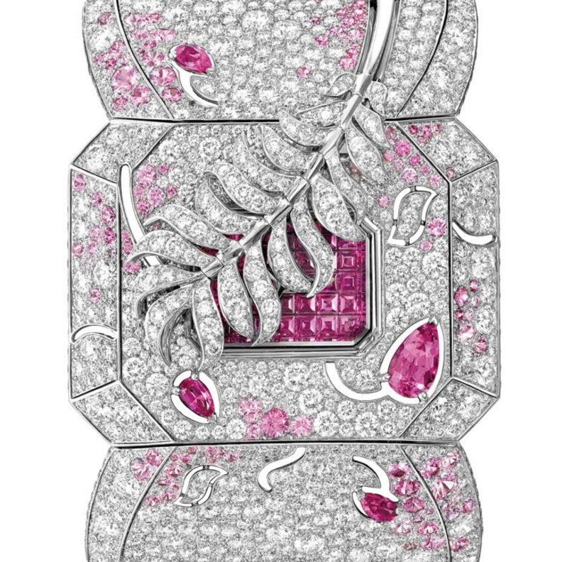 ساعة شانيل بالياقوت الوردي