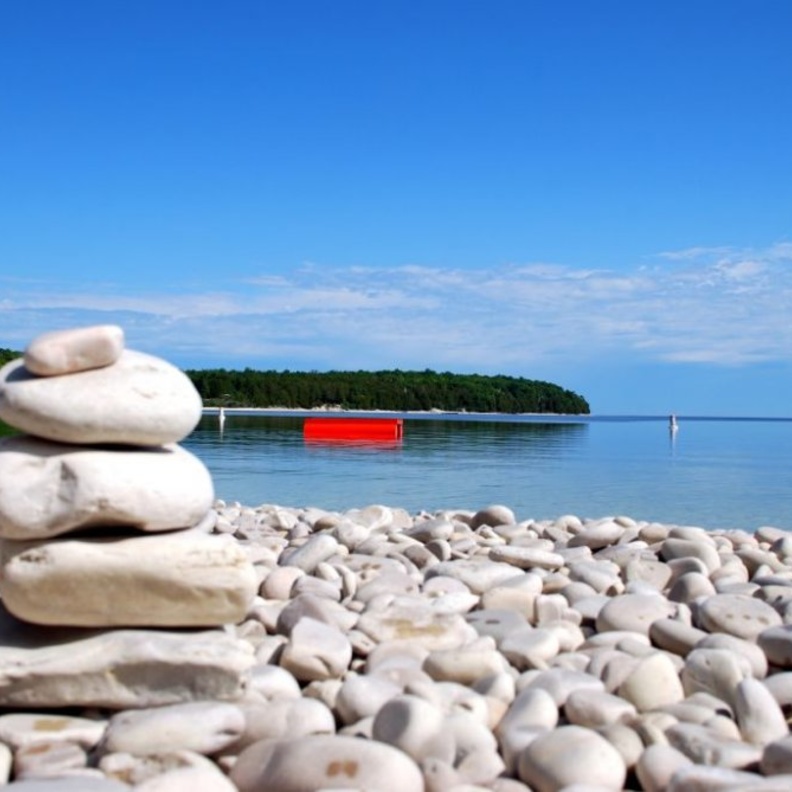 حفرة وسط جزيرة خضراء تخبئ الشاطئ المخفي في المكسيك