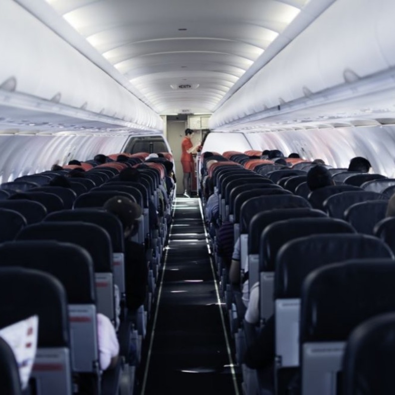 شركة يونايتد أيرلاينز تعتذر لركابها