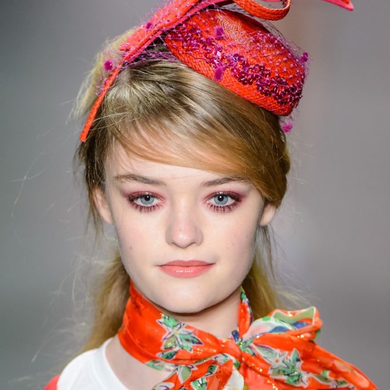 صور اكسسوارات شعر من الخرز من آنا سوي Anna Sui