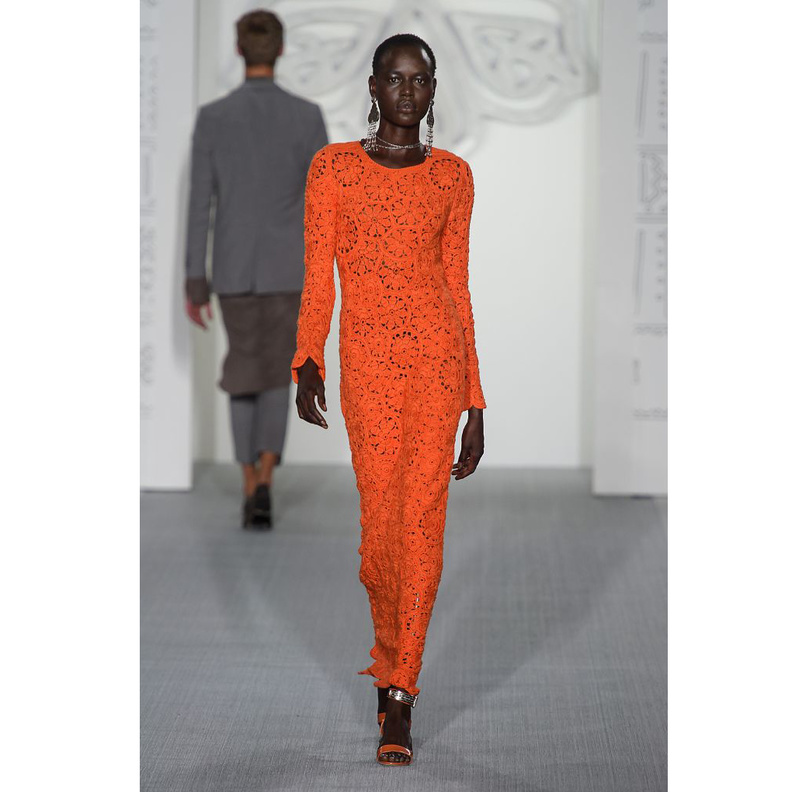 فساتين سهرة مع الكروشيه البرتقالي بتوقيع دار داكس ‏Daks