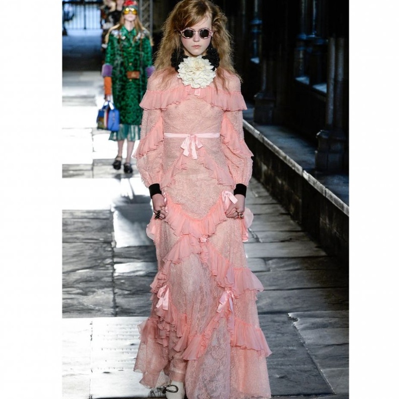 فستان طويل مع الاكمام الشفافة والحبيبات البراقة من اندرو جي ان ANDREW GN