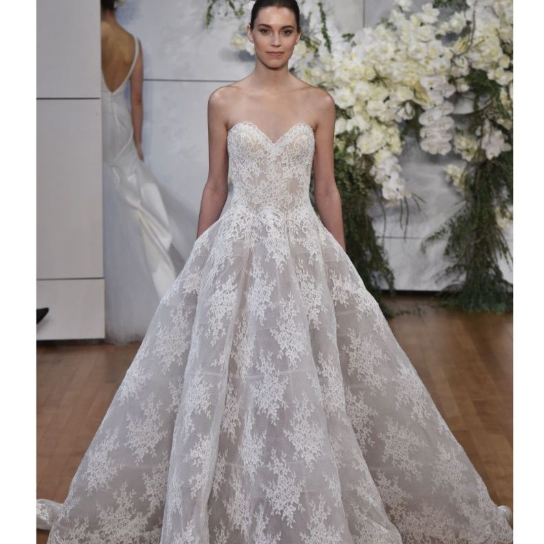 فستان زفاف من مجموعة مونيك لولييه